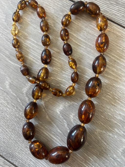  — Vintage plastic necklace