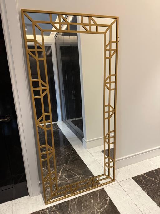  — Standing mirror
