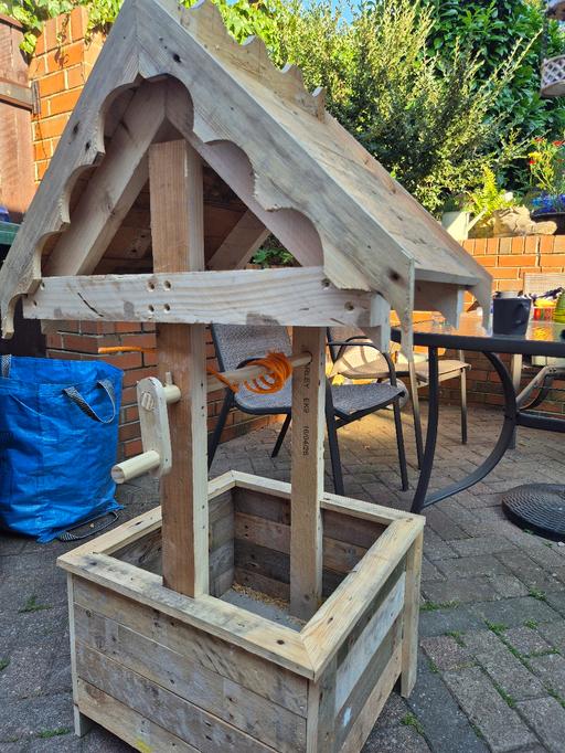  — wooden wishing well planter
