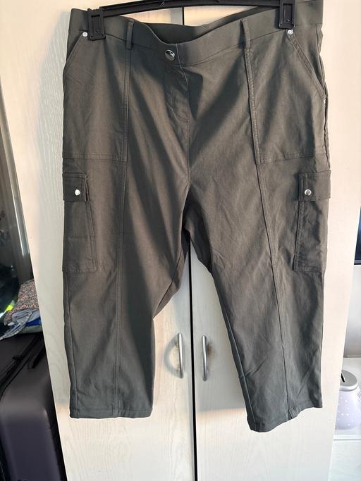  — Ladies cropped trousers