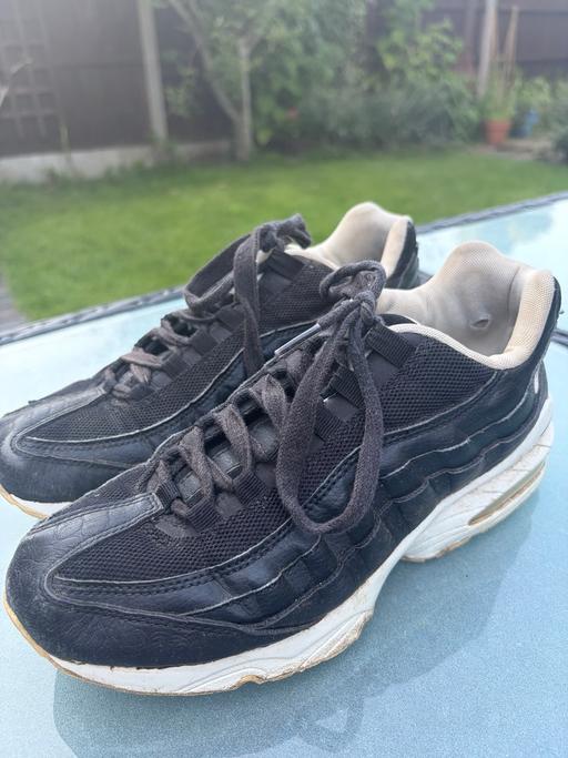  — Nike 95 trainers