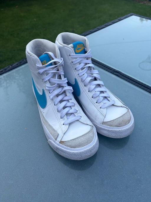  — Nike blazers size 5