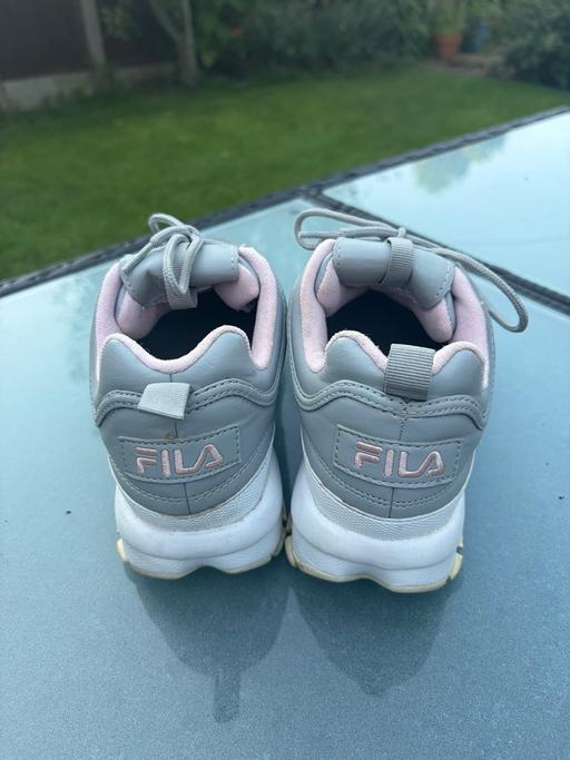  — Fila trainers
