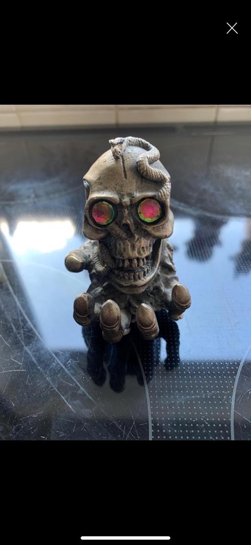  — The Skull holder ornament