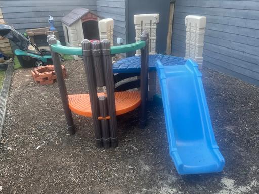  — Little tikes wendy house and park