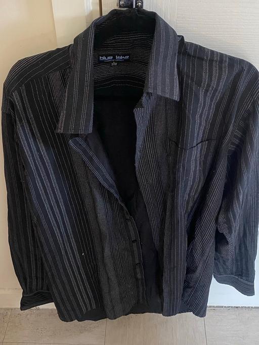  — Mens black striped long sleeve shirt size L.