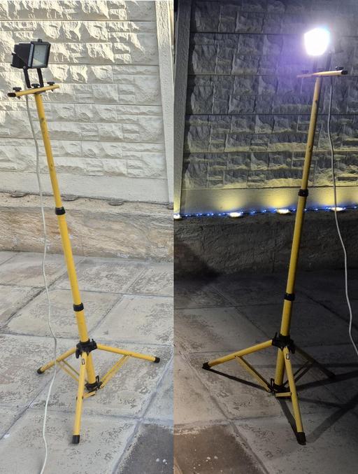  — 120w Halogen Floodlight with Stand spare bulb