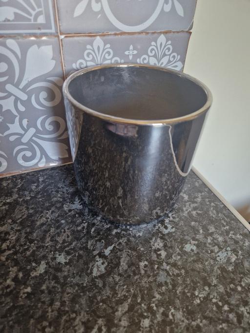  — small plant pot