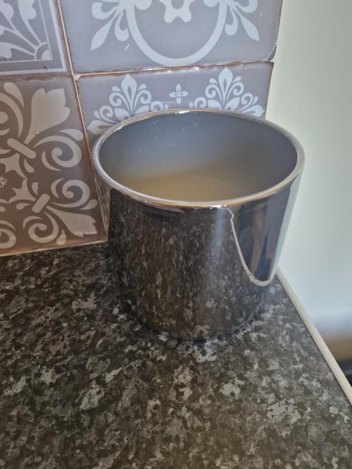  — small plant pot