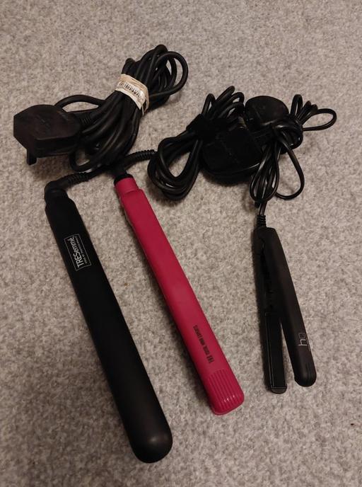  — Hair straighteners