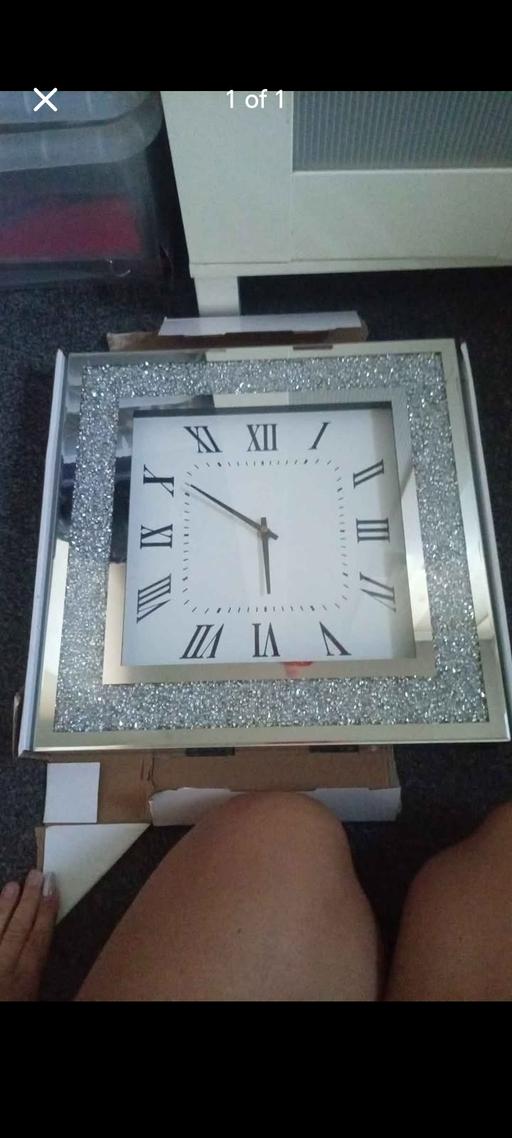  — new crushed diamond clock
