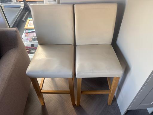  — 2 Bar stools