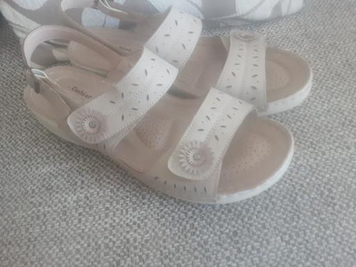  — ladies size 6 comfy sandals