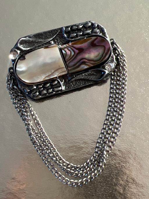  — Lovely vintage brooch