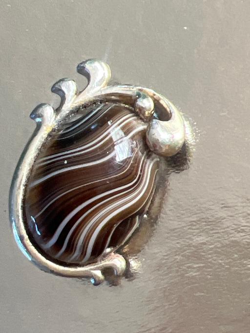  — Lovely glass agate vintage brooch