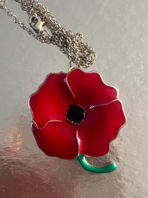  — Lovely poppy brooch/necklace