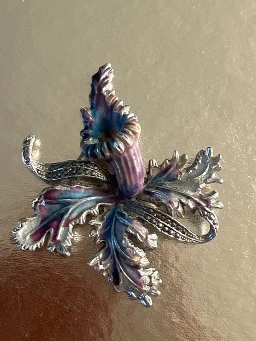  — Lovely vintage brooch