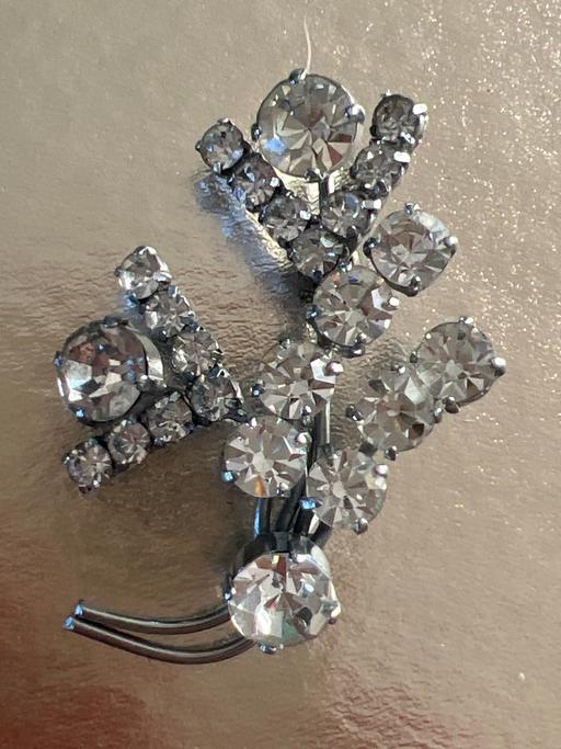  — Lovely vintage brooch