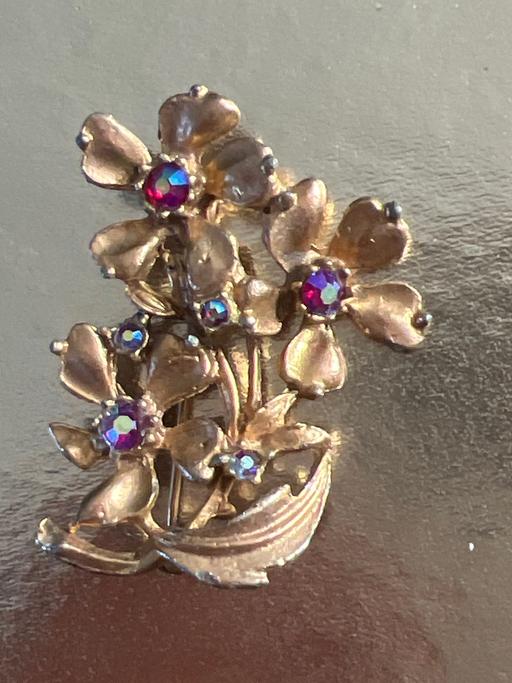  — Lovely vintage brooch