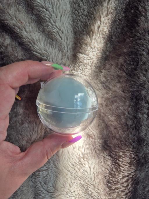  — new Wax Cracking Ball Squishy