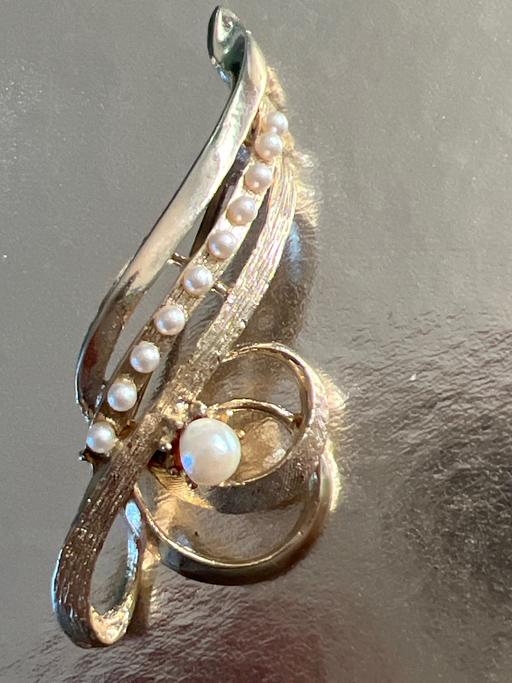  — Vintage brooch