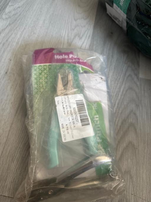  — Pack of 3 hole punchers
