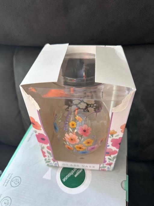  — Glass vase