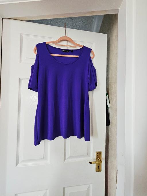  — Nina Leonard top, size 16/18..like new.