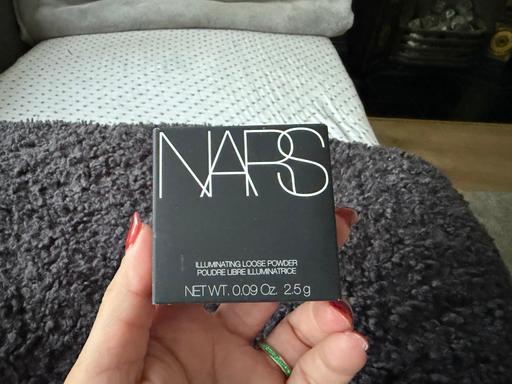  — Nars illuminating loose powder