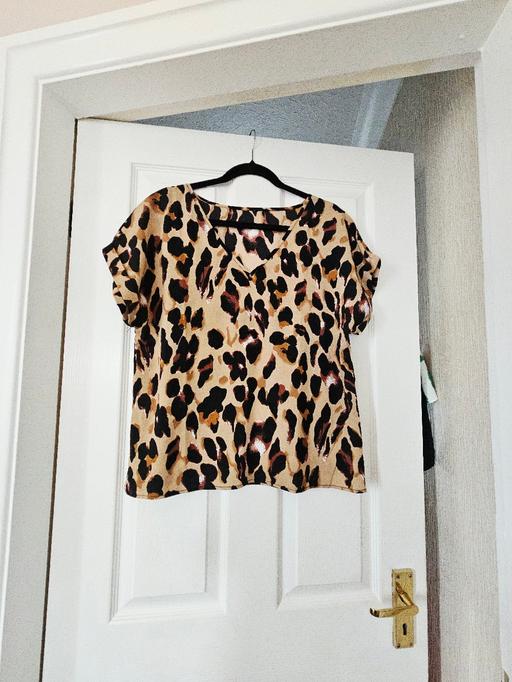  — Animal pattern top, size 16.