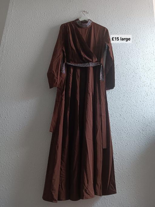  — pretty dress with belt size L