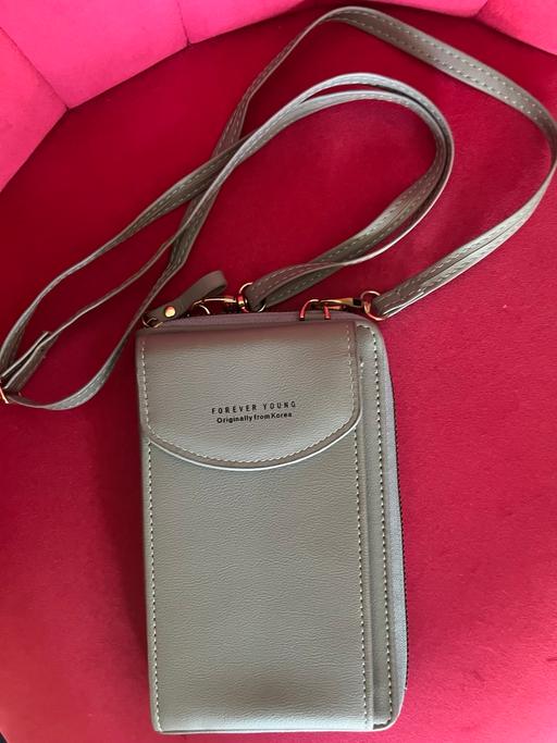  — Phone crossbody/card wallet