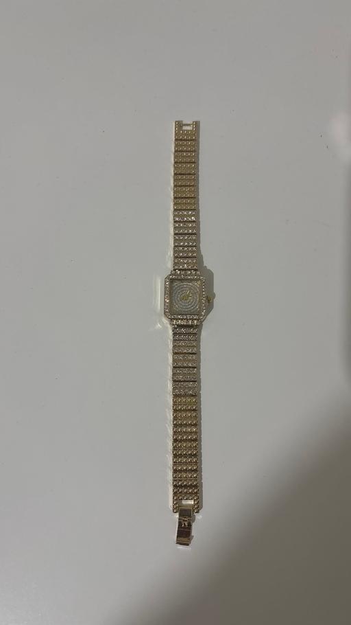 — Ladies watch £6 each