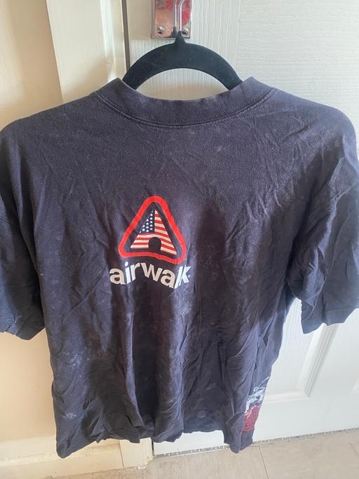  — Mens air walk T-Shirt skate boarding size S.