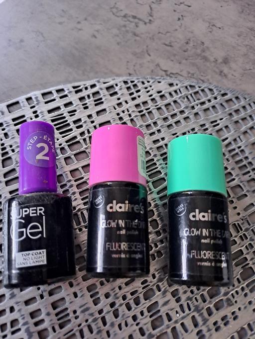  — glow in dark nail varnish