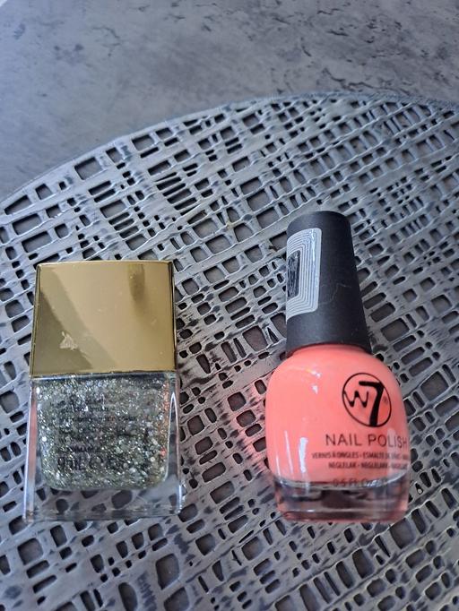 — 2 nail  varnish