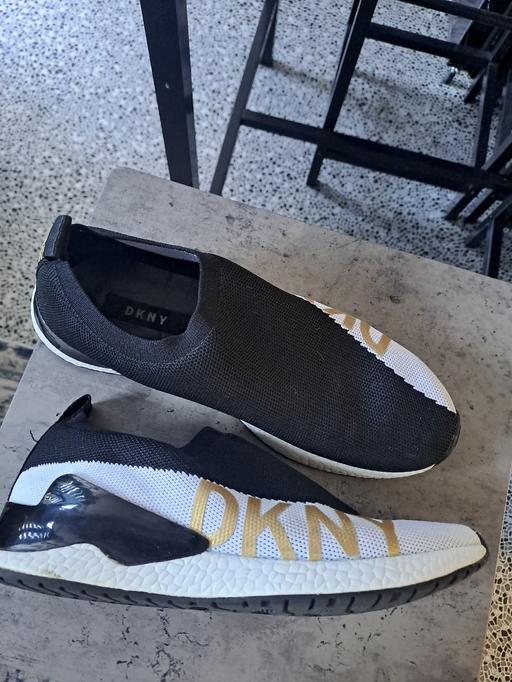  — pull on pumps dkny