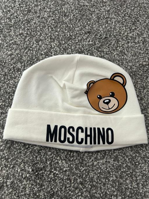  — Baby Moschino hat