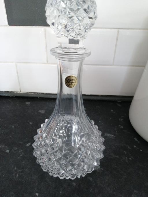  — Glass Decante