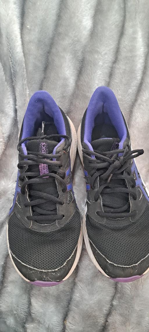  — Oasics Trainers Size 6