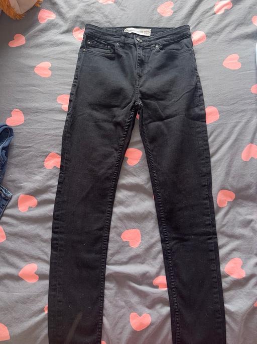  — Men’s new look jeans