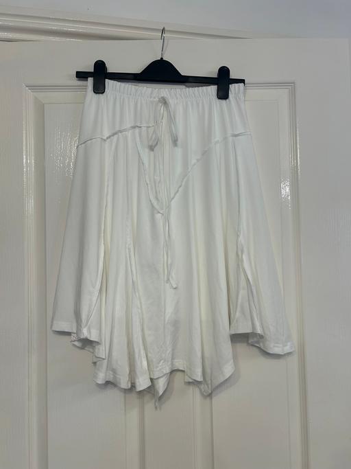  — White skirt
