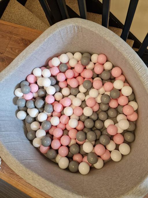  — Soft Ball Pit with Balls - Excellent Conditio