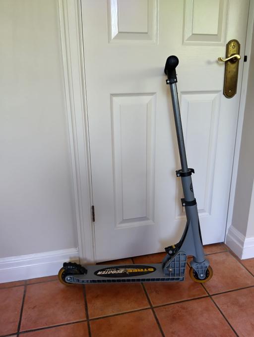  — Child's Mondo Street Scooter
