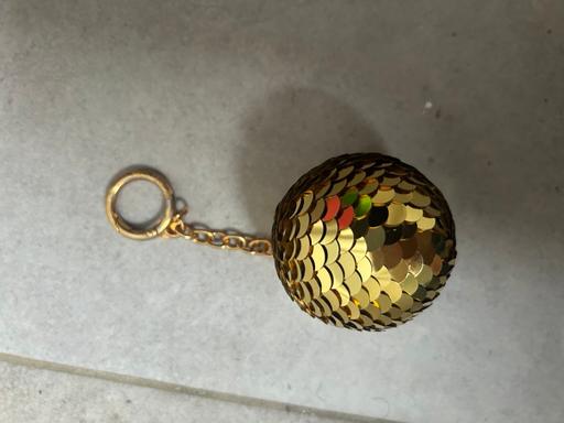  — Sequin ball key ring