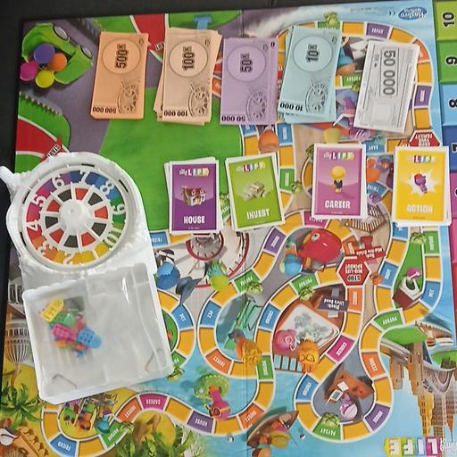  — Hasbro The Game of Life Board Game – £1