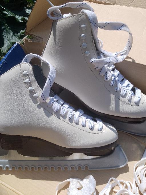  — Riedel iceskates size 5
