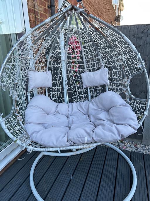  — Double egg chair