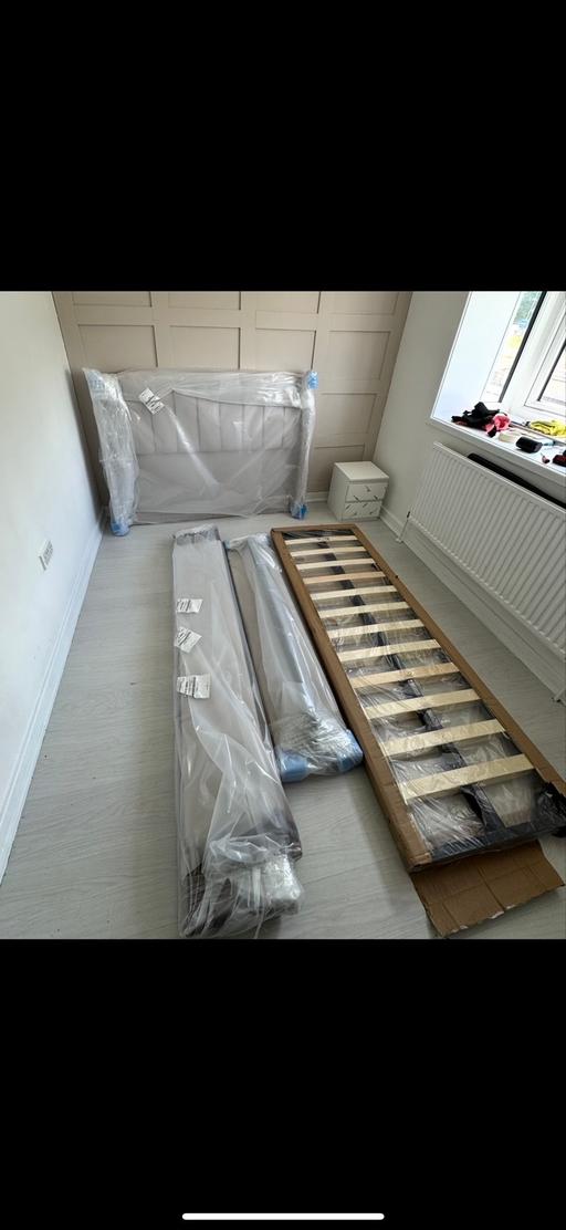  — 4 FT 6 DOUBLE BED FRAME GAS LIFT OTTOMAN