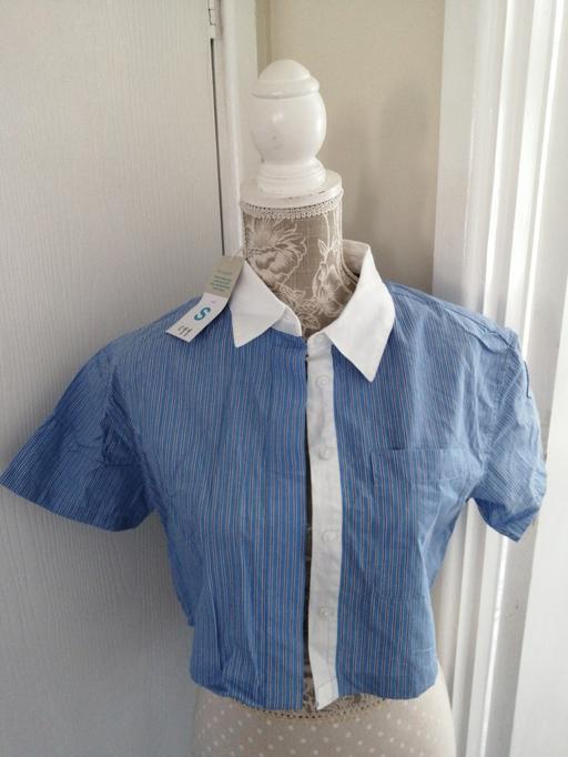  — ladies cropped shirt size *S*